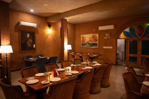 The Mandore - a leafy resort - 레스토랑