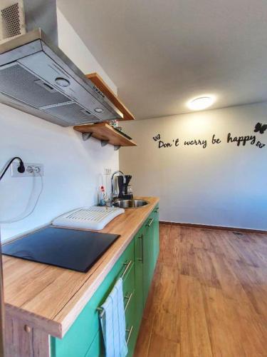 Komfortables Apartment mit Whirlpool, Pool, Klima, privater Terrasse - nur 5 km bis Porec in Veleniki