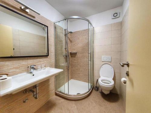 Komfortables Apartment mit Whirlpool, Pool, Klima, privater Terrasse - nur 5 km bis Porec in Veleniki