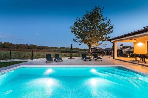 Moderne Villa mit Privatpool, Meerblick, Babybett, BBQ, klimatisierte Schlafzimmer - perfekt zum Bik
