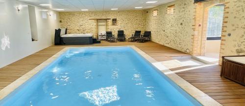 Peldbaseins, Chanteleux in Saint-Gervais-en-Belin