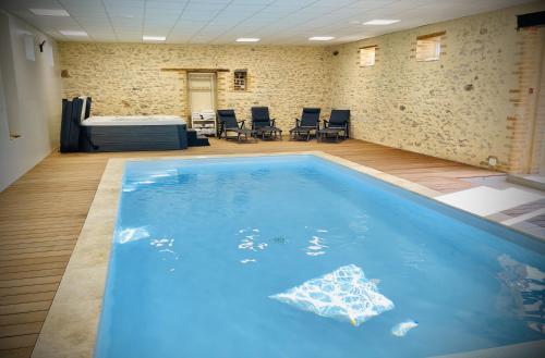 Peldbaseins, Chanteleux in Saint-Gervais-en-Belin