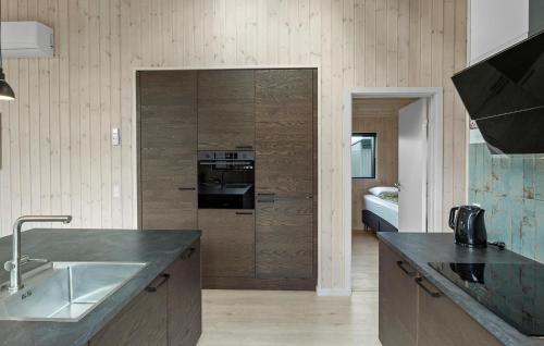 ห้องครัว, Lovely Home In Idestrup With Sauna in ไอเดสทรุป