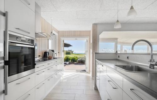Kitchen, Nice Home In Haderslev With Wifi in Flovt
