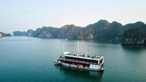 ADUTA CRUISE, Cát Bà