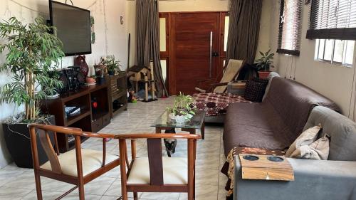 SUITE & QUARTO-HOME STAY- BAIRRO AFOGADOS- SUITE COM BANHEIRO PRIVATIVO e QUARTO com banheiro SOCIAL