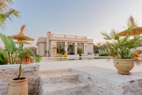 Villa de charme avec piscine chauffée et services – khách sạn tại Khac