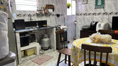 Kitchen, SUITE banheiro privativo & QUARTO banheiro social PERTO DO GERALDAO,UNIVERSO, UFPE,AEROPORTO-AFOGADO in Imbiribeira