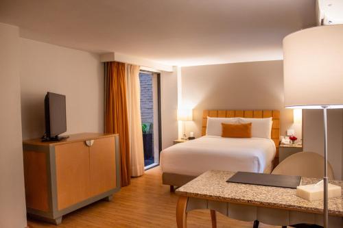 room detail thumbnail 1