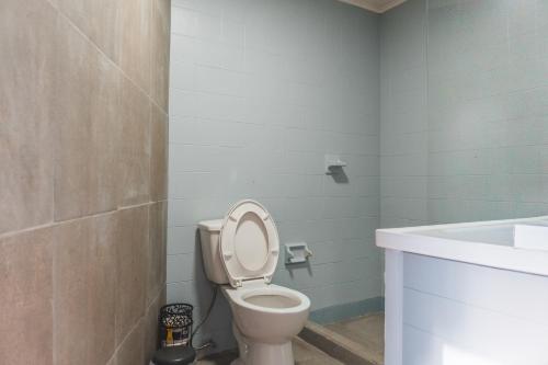 One-Bedroom Apartment image 2