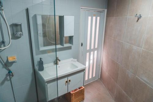 One-Bedroom Apartment image 1