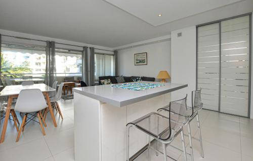 Beautiful Apartment In Antibes With Wifi - image 3