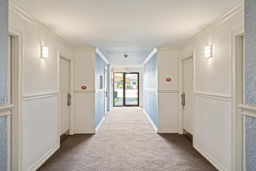 Americas Best Value Inn Brenham - image 12