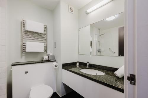 Winchester Royal Hotel - image 3