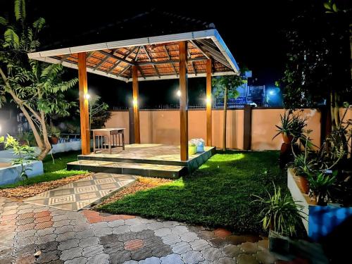 Alleppey Haven 6BR Whole House by Backwater – khách sạn tại Aaryad