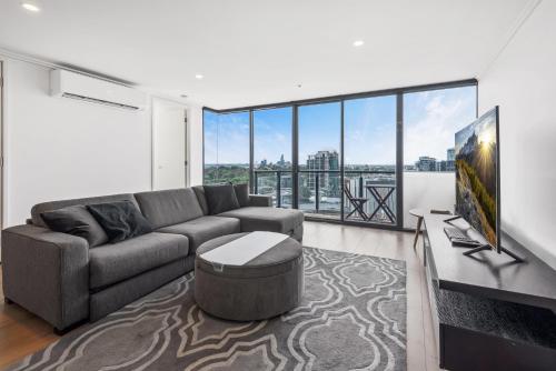 Executive Melbourne Getaway with City Views