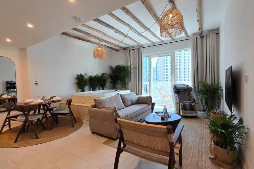 Private Spa 1BR Biophilic Retreat With Beach Access & Infinity Pool, Dubai (Foto 2)