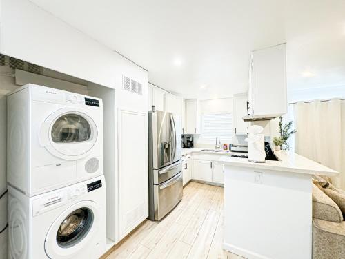 Boho-Chic 1BR-1BA Oasis near Hollywood -BRBEV13 in Los Angeles, USA