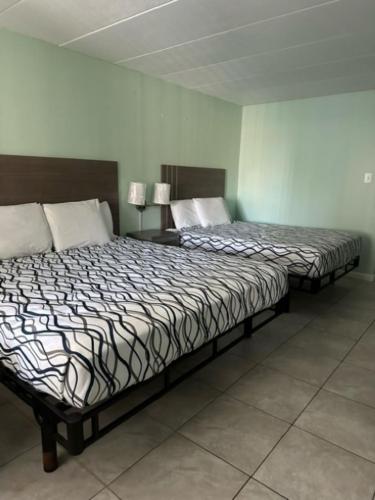 Royal Canadian Motel in Wildwood, USA