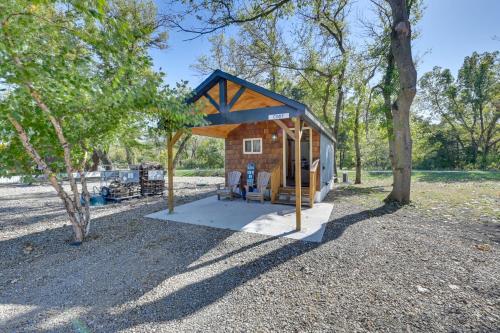 . Iowa Tiny Cabin Near Pine Lake State Park