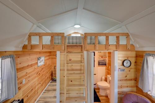 Cabin on Rivers Edge Trail in Steamboat Rock! detail