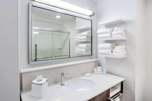 Hampton Inn Macon - I-475 - image 10