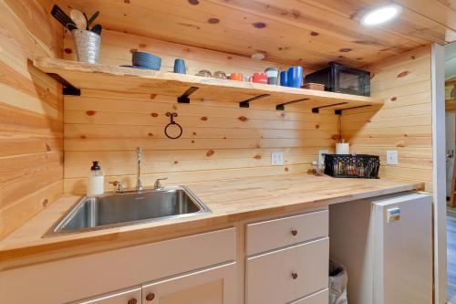 Cabin on Rivers Edge Trail in Steamboat Rock! detail