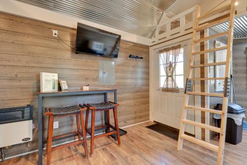 Cabin with Trail and Pond Access in Steamboat Rock! detail