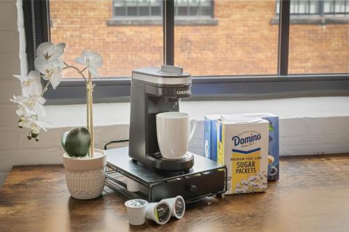 310-Cozy DT Haven Cafe Wi-Fi Parking, Cleveland (foto 9)