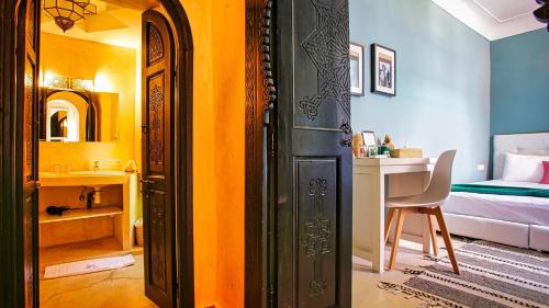 Double Room image 9