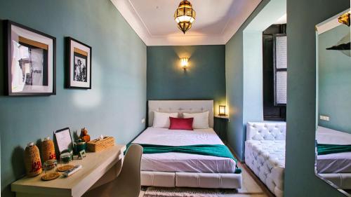 Double Room image 10