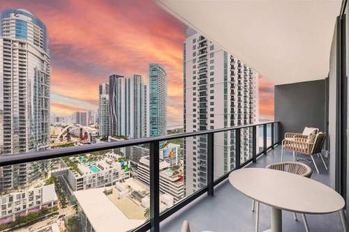 Spacious 2BR with Pool & Gym