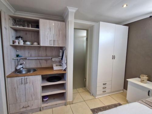 Studio Apartment with Balcony image 9