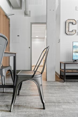 320- Downtown Loft Luxe Mattress Prking FAST Wifi, Cleveland (foto 10)