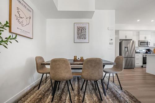 Aspen - Town House with 2 Bedrooms, Garage Parking, AC & More!, Calgary (photo 4)
