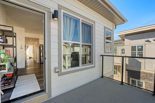 Aspen - Town House with 2 Bedrooms Garage Parking AC & More! - image 3
