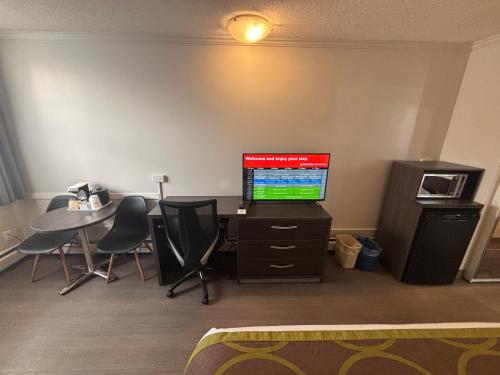 King Room - Non-Smoking image 2