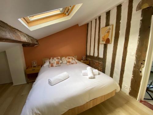 Maison de ville avec jardin à 5 minutes de Lisieux (Maison de ville avec jardin a 5 minutes de Lisieux) in ลิซิเออ