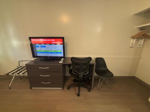 King Room with Kitchenette - Pet-Friendly/Non-Smoking image 5