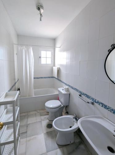 Chalet adosado en Matalascañas con piscina y chimenea, cerca de la playa