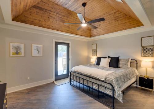 Charming Salado Cottage, Pool, Hot Tub, Villa - NO Smoking! in Salado, USA