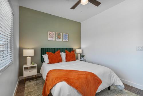 Stylish Phoenix Suite by Zenia Stays - Central & Cozy Escape – khách sạn tại Camelback Corridor
