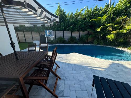 Luxury Beach Home with Heated Pool, Walk to Everything in Fort Lauderdale, USA