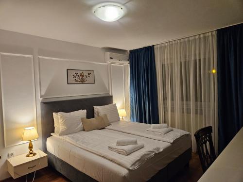 Superior King Room image 3