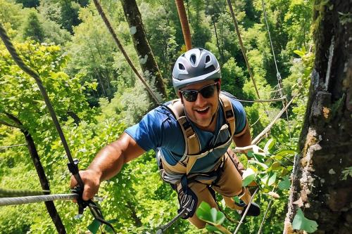 Onyx Owl Cabin - Waterfalls - Trails - Vineyard - Zipline - Golf Onyx Owl Cabin - Waterfalls - Trails - Vineyard - Zipline - Golf
