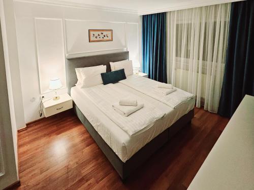 Superior King Room image 6