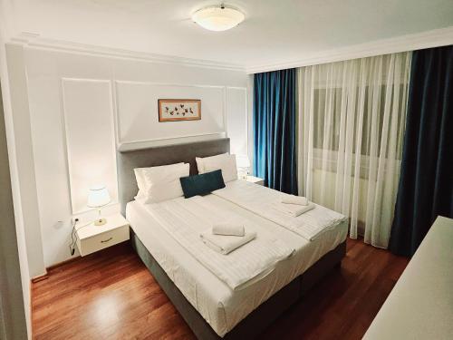 Superior King Room image 7