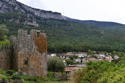 Το ΦΑΡΑΓΓΙ Του ΠΑΡΝΑΣΣΟΥ