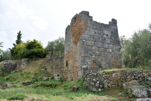 Το ΦΑΡΑΓΓΙ Του ΠΑΡΝΑΣΣΟΥ