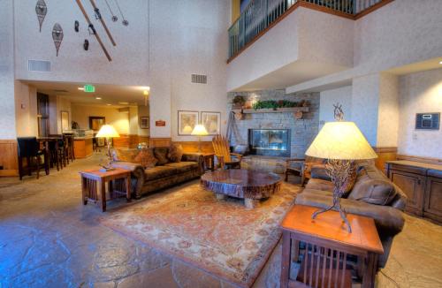 Shared lounge/TV area, Kirkwood Mountain Resort Properties in Kirkwood (CA)